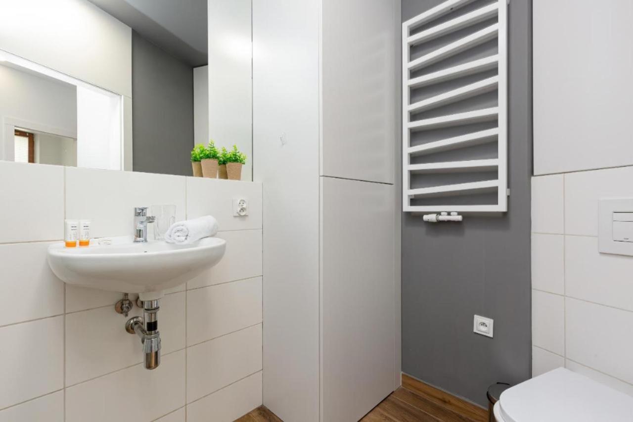 Modern Apartment Near Hilton Warszawa Eksteriør bilde